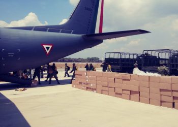Ejército y Fuerza Aérea Mexicanos distribuyen más de 22 toneladas de insumos y equipo médico en la Península de Yucatán