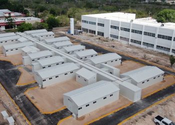 Supervisa el gobernador Mauricio Vila Dosal el hospital provisional en el municipio de Valladolid, el cual ya se encuentra listo para entrar en operación, afirman