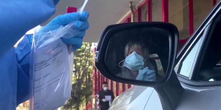 Las muertes mundiales por coronavirus se duplican en una semana