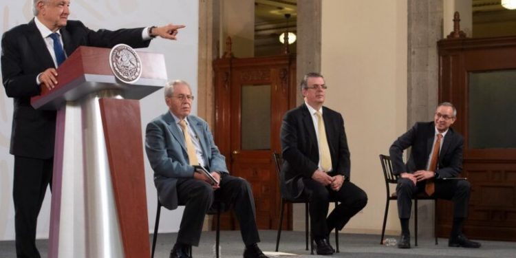 “Si todos pensáramos de la misma manera, estaríamos bostezando y muertos de aburrimiento; ahora no, ahora hay esta polémica”, dice el presidente AMLO en relación a los comentarios de los “intelectuales” Enrique Krauze y Aguilar Camín