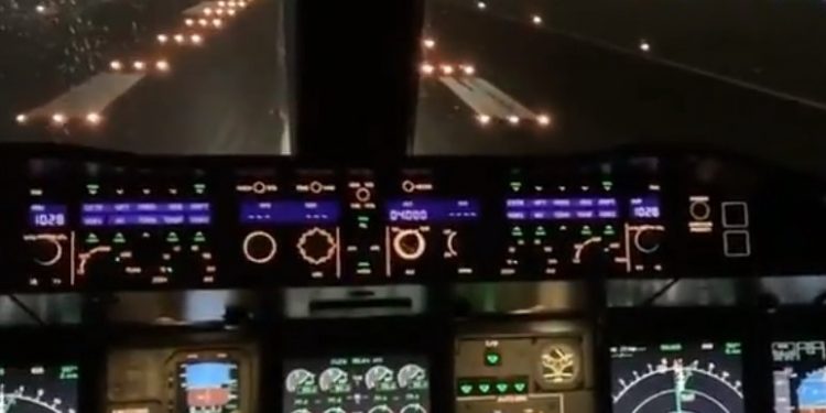 15 mil millones serán destinados para sostener la industria aeroespacial francesa, golpeada por la crisis COVID-19 / Aerolíneas del mundo enfrentan dificultades financieras y pérdida de facturación que podría superar los 280 mil millones de euros en 2020