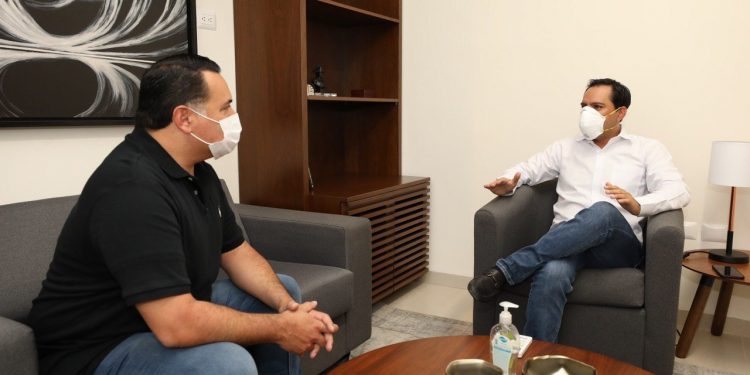 El gobernador Mauricio Vila Dosal y el alcalde de Mérida, Renán Barrera Concha, se reunieron para abordar la compleja problemática generada por la pandemia y las inundaciones, según se informó oficialmente