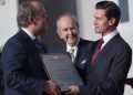 Fraude por 48 mil millones de pesos cometido por exfuncionarios del sexenio anterior y factureros / Se trata de un sistema de facturación falsa cuyo monto total asciende a más de 300 mil millones de pesos, dijo el presidente
