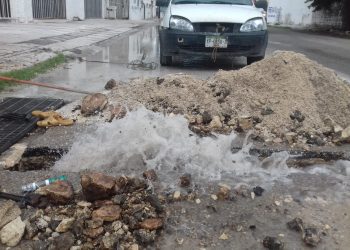 Atiende JAPAY de emergencia la ruptura de ocho tubos de importante diámetro en diferentes puntos de Mérida