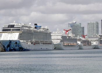 La industria de los cruceros seguirá paralizada por la pandemia de coronavirus, al menos hasta septiembre / Reportan pérdidas colosales