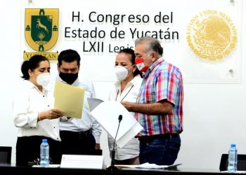 Proponen en el Congreso incorporación de sistemas GPS y botones de alerta en el servicio de taxis / Analizan que el gobierno del Estado pueda realizar convenios con los municipios para concesionar o supervisar el transporte público