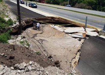 Nuevo hundimiento parcial de carretera Playa del Carmen-Tulum, tramo 265-500