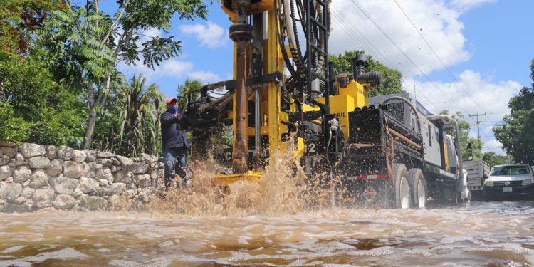 Foto Noticia: Persisten inundaciones en diversos municipios de Yucatán / Gobierno del Estado realiza balance de daños, se perforan pozos para desalojar el agua y se lleva ayuda a la población necesitada
