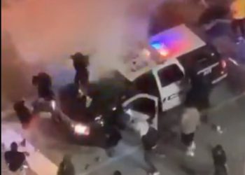 Al menos 13 ciudades o condados declararon toque de queda en los Estados Unidos y 12 Estados han desplegado sus guardias nacionales estatales por las protestas contra la violencia racista de la policía