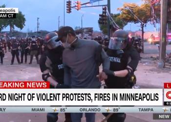 Las autoridades locales y estatales de los Estados Unidos deben dejar de atacar a los periodistas y trabajadores de los medios que cubren las protestas por muerte de George Floyd / Documentan más de un centenar de agresiones policíacas