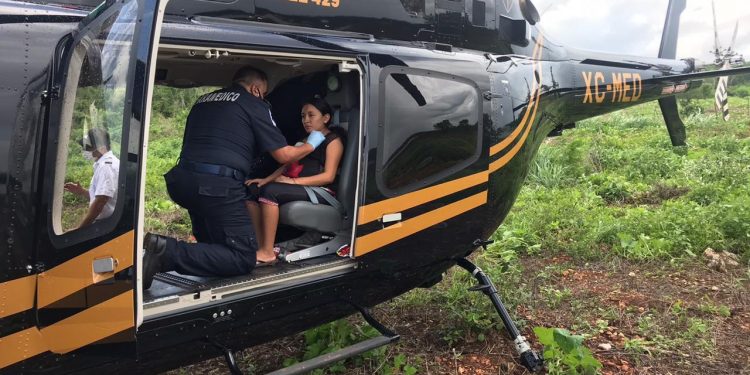 Trasladan a mujer con 9 meses de embarazo del poblado de San Isidro Yaxché del municipio de Tekax que requiere ser atendida de forma urgente por profesionales de la salud para dar a luz