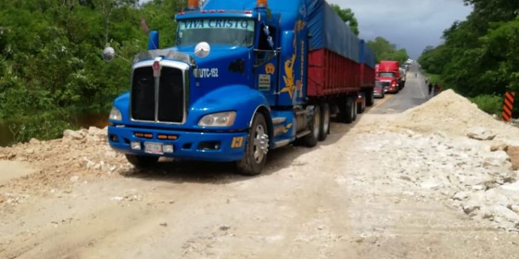 La Secretaría de Comunicaciones y Transportes informa que la carretera Escárcega-Chetumal quedó abierta a la circulación de todo tipo de vehículos