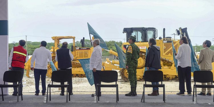 Presidente da banderazo a tramo 2 del Tren Maya en Campeche; llama a empresas a cumplir pactos de tiempo y presupuesto