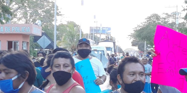 Protesta en Pisté: “artesanos, guías de turistas” y otras personas piden ayuda a las autoridades ya que la zona arqueológica de Chichén Itzá se encuentra cerrada desde el 20 de mayo