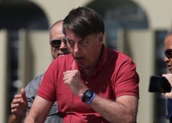 El presidente brasileño, Jair Bolsonaro, fue internado en el Hospital Militar de Brasilia por un cuadro de síntomas con fiebre que podría ser COVID-19 para realizarle una nueva prueba cuyos resultados se conocerán el martes