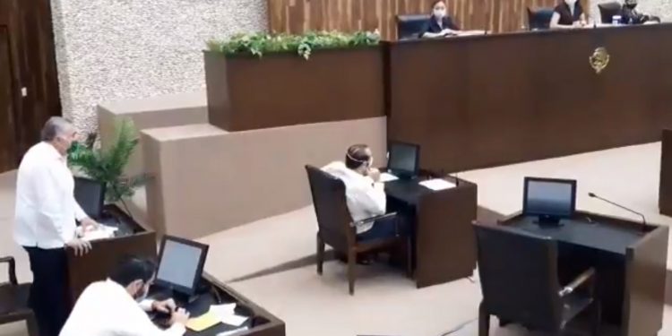 El Congreso de Yucatán aprobó hoy autorizar al Ejecutivo estatal a modificar el contrato de prestación de servicios del Gran Museo del Mundo Maya, lo que, de acuerdo con la iniciativa, permitirá un ahorro de 1,500 millones de pesos al gobierno del Estado / 9 diputados votaron a favor (PRI-PAN-MC) y en contra los 4 de Morena y uno del PRD