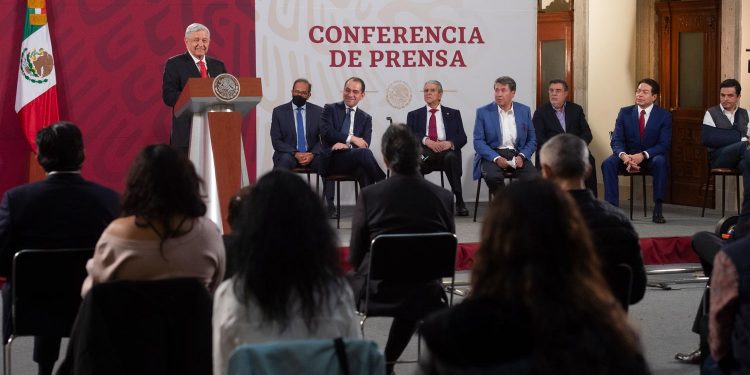 El presidente Andrés Manuel López Obrador anunció que enviará esta semana al Poder Legislativo una propuesta de reforma al sistema de pensiones con la que se espera aumentar en un 40 por ciento la pensión de las y los trabajadores