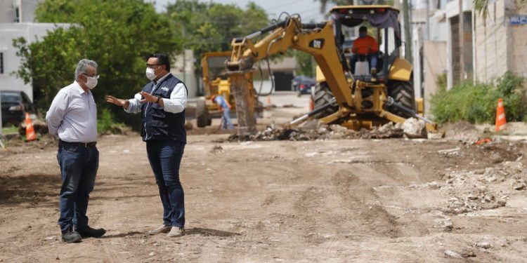 El mejoramiento de calles en la ciudad no se detendrá, a pesar de las dificultades financieras, afirma el alcalde Renán Barrera