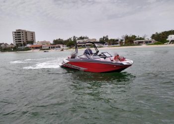 Por transportar a un número mayor de pasajeros que los permitidos en este periodo de contingencia sanitaria, personal de vigilancia y rescate marítimo de la Secretaría de Seguridad Pública (SSP) detuvo a una embarcación particular entre Chicxulub y Progreso