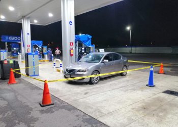 Una persona cuya identidad se desconoce, por el momento, pereció en el interior de su automóvil luego de que cargó combustible en la gasolinera G 500 ubicada a un costado de la carretera Mérida – Tetiz, al poniente de esta ciudad capital / Tras pagar, quedó inmóvil dentro del vehículo
