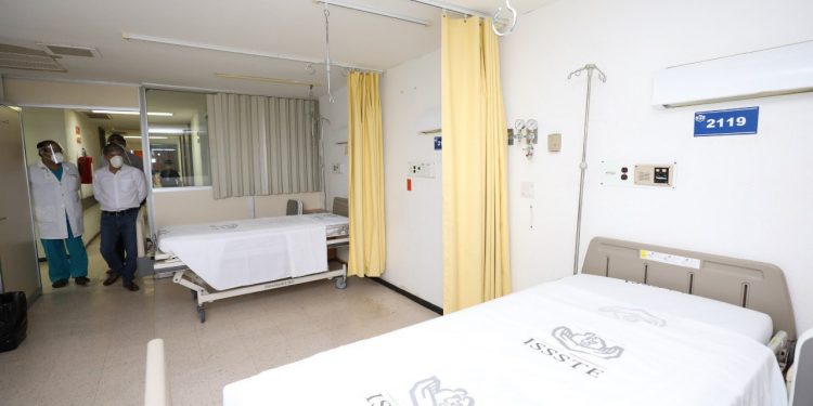 La mortalidad por COVID-19 se duplica en Yucatán, en tan sólo 27 días / Tan sólo en Mérida hay dos mil 793 casos, el 57.2 por ciento, es decir, poco más de la mitad de los casos están en la ciudad capital / Le sigue Valladolid