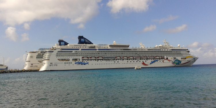 No podrán navegar hasta al menos finales de septiembre: Estados Unidos extendió su prohibición de operar a las compañías de cruceros hasta principios de otoño ya que “continúa extendiéndose rápidamente la pandemia por todo el mundo sin tratamiento o vacuna”