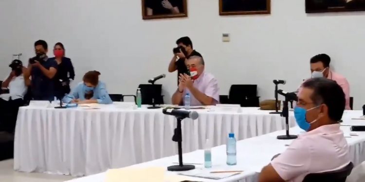 A pesar del juego obstruccionista practicado sistemáticamente por algunos diputados del PRI, Morena y PRD, la Comisión de Presupuesto, Patrimonio Estatal y Municipal aprobó el dictamen que permite la modificación del contrato del Gran Museo del Mundo Maya para ahorrar al gobierno de Yucatán 1500 millones de pesos