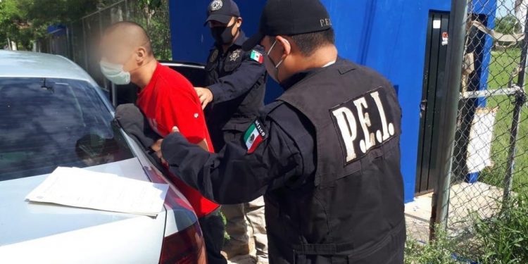 PEI, SSP y FGE detuvieron al llamado “caníbal de la Leandro Valle” / Fue “imputado por los delitos de portación de armas e instrumentos prohibidos, ataques peligrosos cometidos contra servidor público y resistencia de particulares”