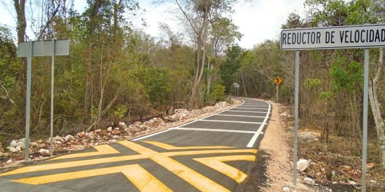 La Secretaría de Comunicaciones y Transportes (SCT) en Yucatán informó que “avanza en la rehabilitación de varios tramos carreteros ubicados en diversas regiones de la entidad” / Se ejecutan 14 obras en el presente año con una inversión de 101.4 millones de pesos