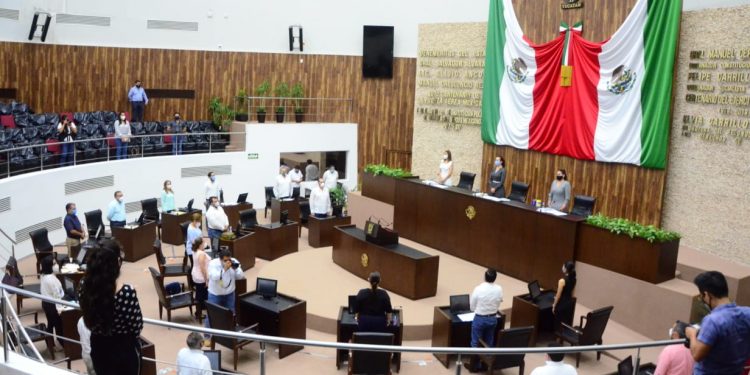 Hace unos días el diputado del PRI Enrique Castillo Ruz reportó que un familiar directo manifestaba síntomas de COVID-19, informa el Congreso de Yucatán: dejará de asistir al recinto legislativo