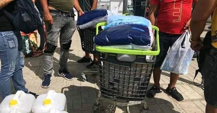 Los cubanos se lanzaron de manera masiva a las tiendas en moneda libremente convertible, abiertas al inicio de la presente semana en todo el país como parte de un plan gubernamental para reactivar la economía
