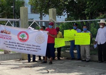 Plantón de ejidatarios de Chablekal frente a delegación del Instituto de Antropología e Historia en Mérida: piden pago por tierras de Dzibilchaltún