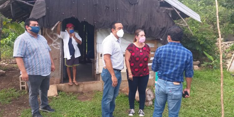 Es falso que la delegada regional en el Oriente de Yucatán de los programas federales, Alpha Tavera Escalante, haya sostenido una “reunión” privada con el alcalde priista de Izamal, Fermín Humberto Sosa Lugo, para tratar asuntos del “Tren Maya”, según dice