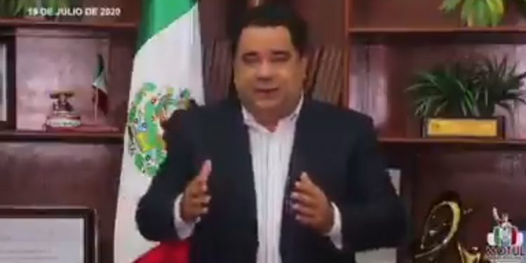 Debido a su lenguaje folklórico y a su lengua incontinente, el alcalde priista de Motul, Roger Aguilar Arroyo, se convirtió en “nota” en numerosos medios capitalinos / Inclusive CNN le dio credibilidad, al grado de extra polar las afirmaciones sin sustento científico del primer edil, para afirmar que en México no se contabilizan bien los fallecidos por COVID19