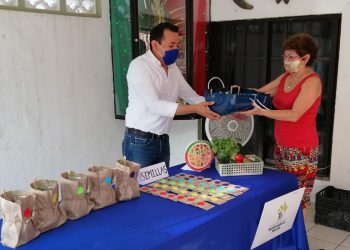 Incentivan huertos en hogares de Mérida para promover el autoconsumo ante la escasez y las penurias provocadas por la pandemia de coronavirus / Regidor Arturo León dió inicio al programa “Sembrando en familia”