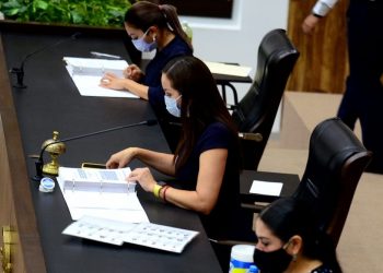Luego de que se informó de numerosos contagios de coronavirus en el Congreso de Yucatán, se dio a conocer que se han realizado pruebas en los pasados días a la totalidad de mujeres y hombres que trabajan en el legislativo estatal para detectar COVID19