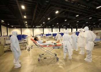 Hospital temporal en el Centro de Convenciones Siglo XXI de Mérida recibió sus primeros pacientes de los hospitales HRAEPY y el O’Horán /  Recibió a sus dos primeros pacientes