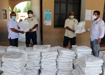 Seder entrega más insumos a hombres del campo yucateco, los que sufrieron graves daños por las inundaciones provocadas por la tormenta Cristóbal / Entregan apoyos durante gira de trabajo por Sinanché, Yobaín, Dzidzantún y Dzilam González