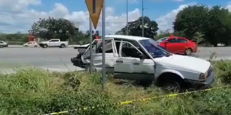 Trágico y triste accidente en el periférico de Mérida enlutó a la comunidad de Oxcum, comisaria de Umán, luego de que dos mujeres y dos bebés fallecieran en un choque con otro auto / Las mujeres con sus recién nacidos viajaban hacia Oxcum y venían del Materno Infantil de Mérida.