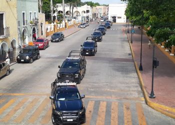 Autoridades del Ayuntamiento de Valladolid, a través de la Dirección de Seguridad Pública Municipal en coordinación con la Policía Estatal, rindieron homenaje al comandante Federico A. Cuesy Adrián, quien falleció enfermo de coronavirus y se desempeñaba como director de la Policía Municipal de Umán