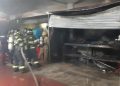 La Dirección de la Policía Municipal de Mérida acudió a apoyar en el combate de un incendio en un local del mercado de Santa Ana, ubicado en la calle 47 entre 58 y 60, por lo cual desplegó un operativo para contener la propagación del mismo aproximadamente a las 23:40 horas
