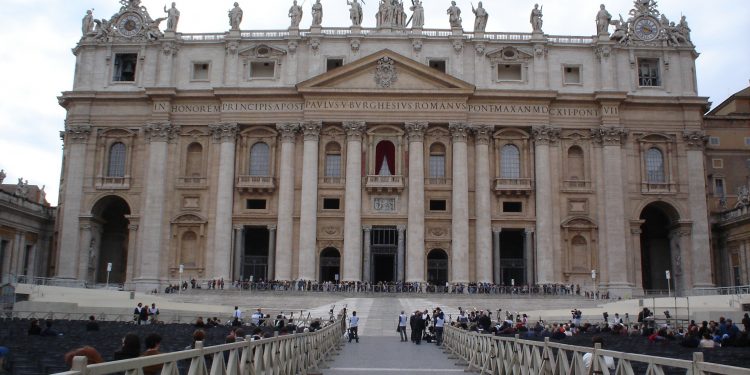 El Vaticano dio a conocer un “vademecum” o “manual de instrucciones” de 30 páginas y nueve capítulos para abordar los casos de pederastia eclesial / Es una especie de guía que pretende ayudar a los obispos en la gestión de las denuncias por abusos sexuales