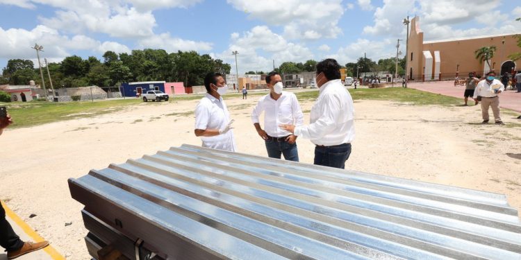 Gobernador Vila continúa recorriendo las comunidades afectadas por “Amanda” y “Cristóbal” para supervisar las labores del Programa Emergente de Apoyo Comunitario