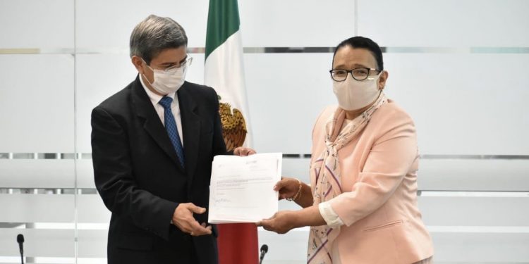 Este lunes se informó que rindieron protesta los nuevos directores generales de las Administraciones Portuarias Integrales (API) de Progreso y Puerto Madero, los Vicealmirantes, Jorge Carlos Tobilla Rodríguez, y Aurelio Antonio Argüelles Rodríguez, respectivamente