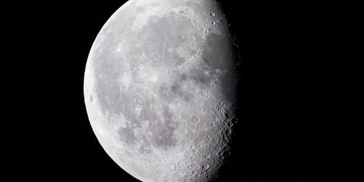 Marte y la Luna protagonizarán una conjunción en la noche de hoy y madrugada de mañana / Se trata de una marcha nupcial, ya que de manera simultánea aparecerán por la bóveda celeste