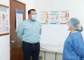 El alcalde Renán Barrera verificó los filtros y protocolos, así como las normas de salud y las condiciones en las que trabaja el personal médico del módulo médico de la colonia Emiliano Zapata Oriente