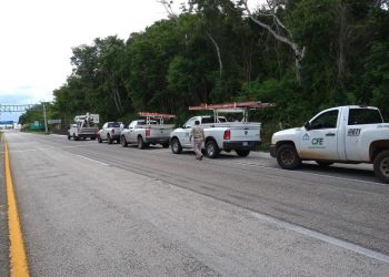 Se han dispuesto 329 trabajadores electricistas, 35 grúas, 76 vehículos, 1 helicóptero, 31 plantas de emergencias y 6 torres de iluminación para atender las afectaciones que pudieran presentarse en los Estados de Quintana Roo y Yucatán dice CFE