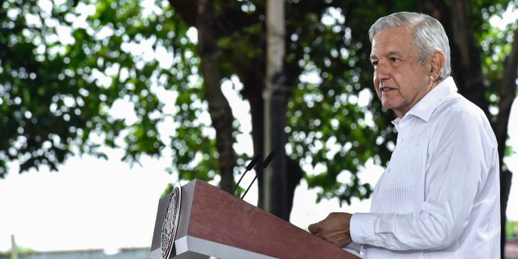 Presidente AMLO llama a autoridades judiciales federales y estatales a actuar con rectitud y apego a la ley / Autoridades de todos los niveles de los tres poderes se han involucrado en actividades ilícitas, señaló
