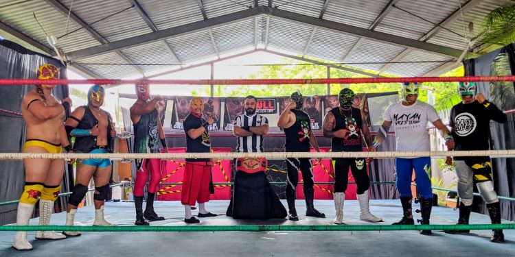 Aztlán 13 y Rayo de Plata avanzan a la semifinal de torneo de lucha libre en línea / El sábado 29 de agosto a las 9:00 pm se transmitirá de manera virtual el segundo episodio de la Zona de Guerra, con otros dos combates eliminatorios de primera ronda