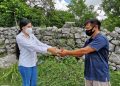 Gobierno del Estado continúa entregando apoyos a apicultores yucatecos / A través de la Seder, distribuye ejemplares de abejas reina entre productores apícolas de diversos municipios